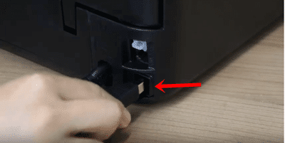 Conecte o cabo USB na sua impressora.