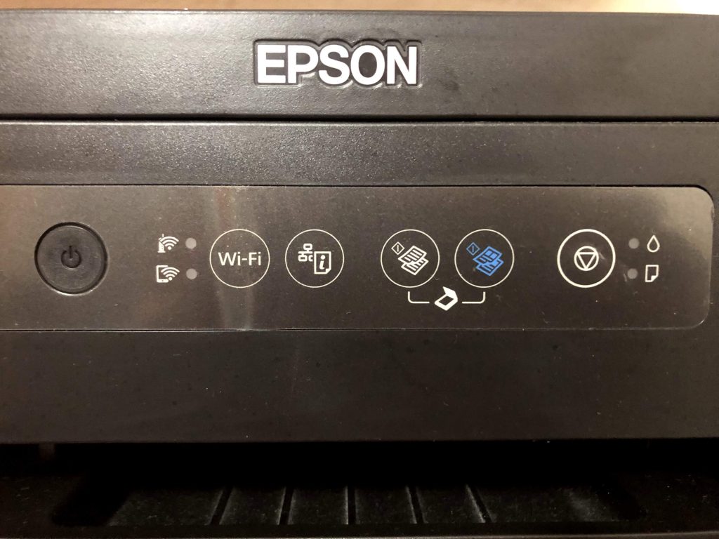 2. A Epson L4150 conta com as funcionalidades de , digitalizar e copiar documentos.